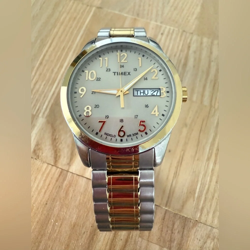 Timex men’s two tone classic watch NEW BATTERY